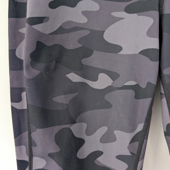 LOLË High-waisted Black Camouflage Leggings In Size Small - Picture 7 of 8